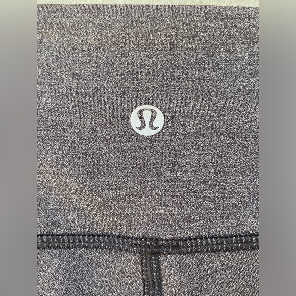 Lululemon Squad Goals Crop (17") ~Heathered Gray & Black, Size 6 - Picture 7 of 9